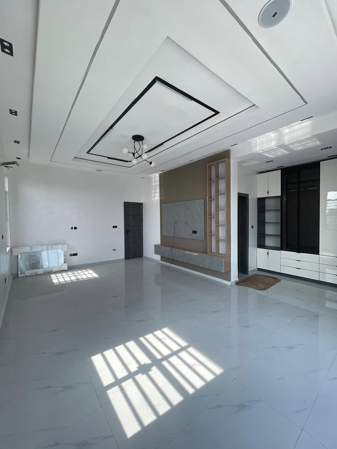 Stunning 5-Bedroom Duplex with Cinema & Pool in Ajah