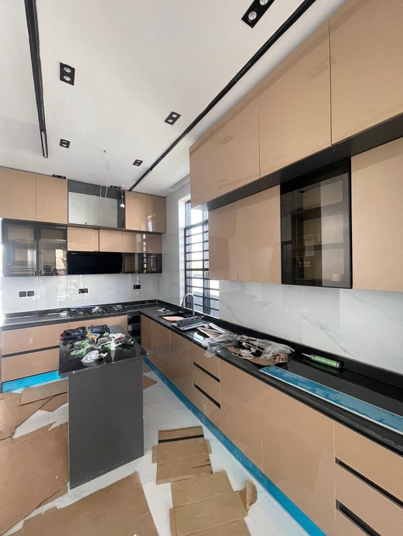 Stunning 5-Bedroom Duplex with Cinema & Pool in Ajah