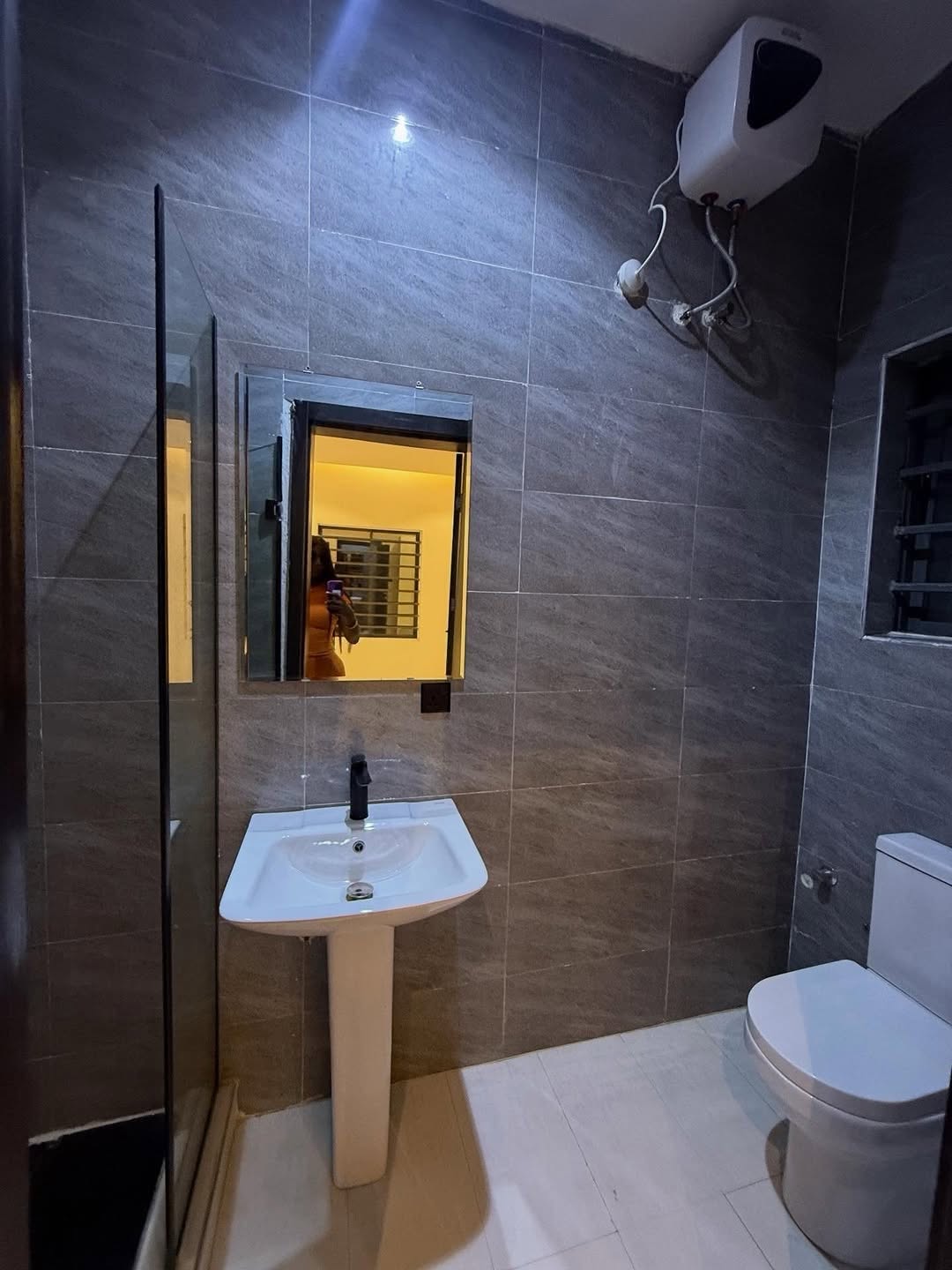 Lekki Phase 1 Gem: Spacious 2 & 3 Bed En-Suite Apartments