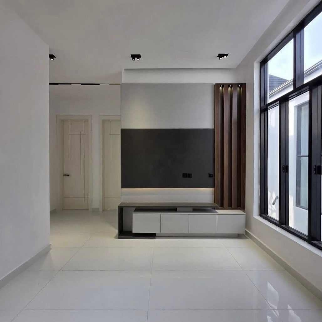 Opulent 5-Bed Duplex with Resort-Style Pool in Chevron