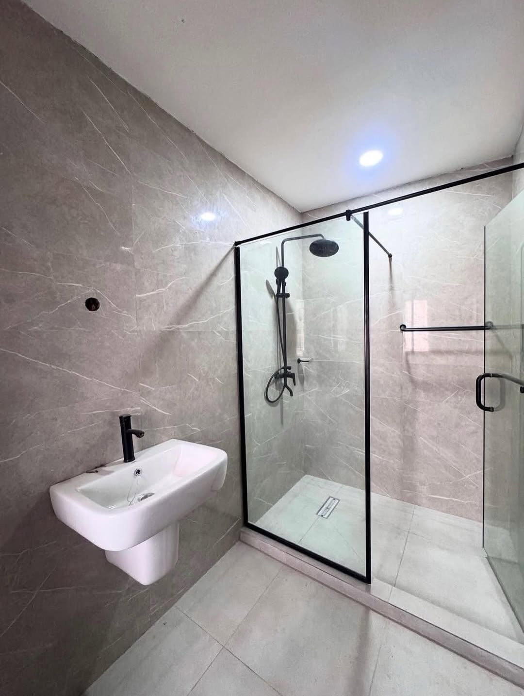 Brand New Oniru Estate: Modern Luxury, 24/7 Security