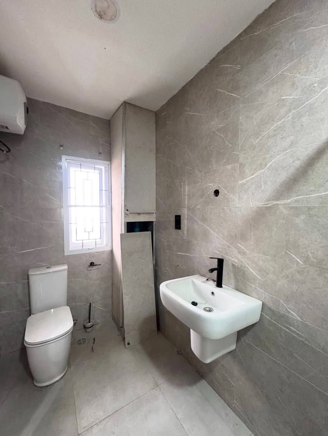 Brand New Oniru Estate: Modern Luxury, 24/7 Security