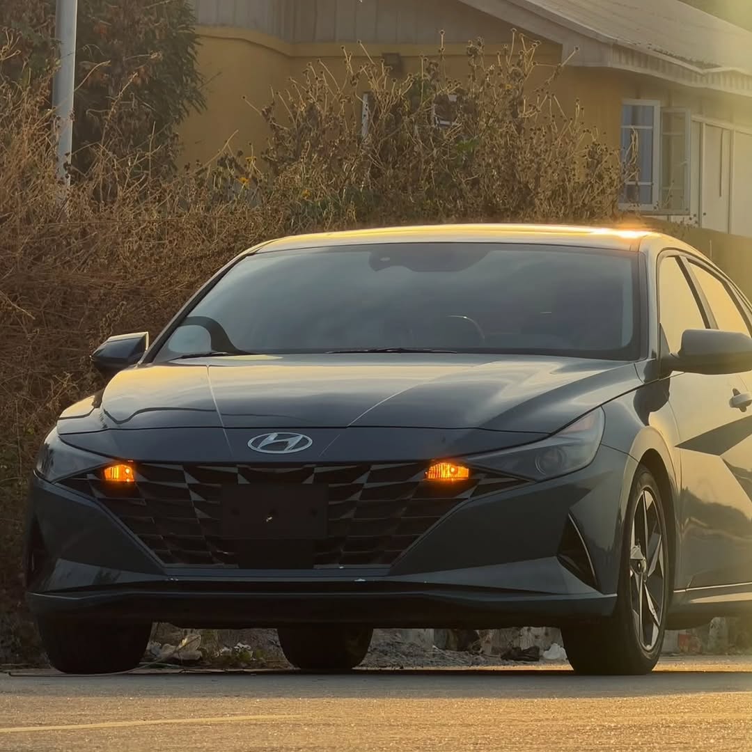 2023 Elantra Luxury: 65K Miles, Premium Style
