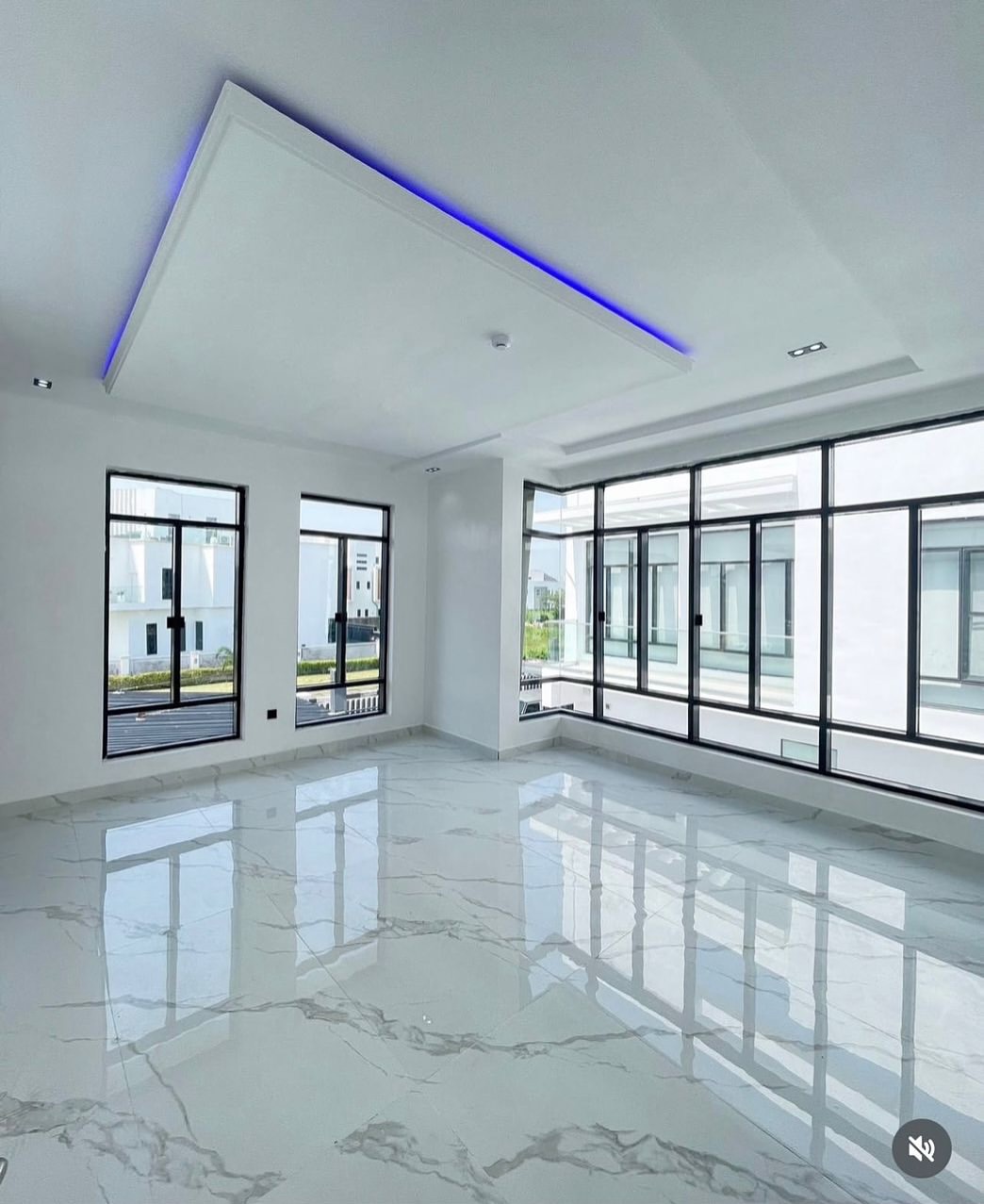 Stunning 5-Bed Duplex with Cinema & Pool in Lekki