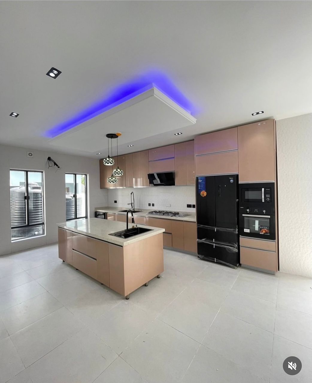 Stunning 5-Bed Duplex with Cinema & Pool in Lekki