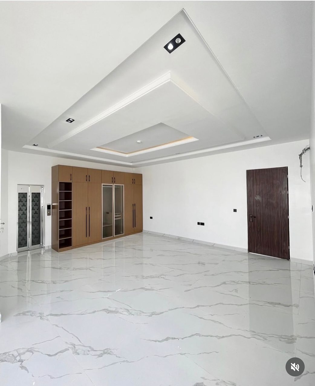 Stunning 5-Bed Duplex with Cinema & Pool in Lekki