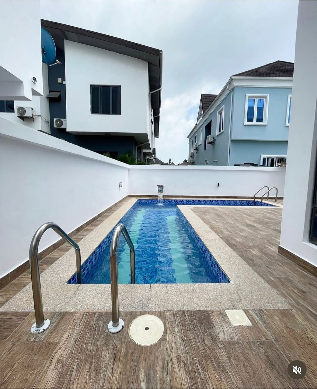 Stunning 5-Bed Duplex with Cinema & Pool in Lekki