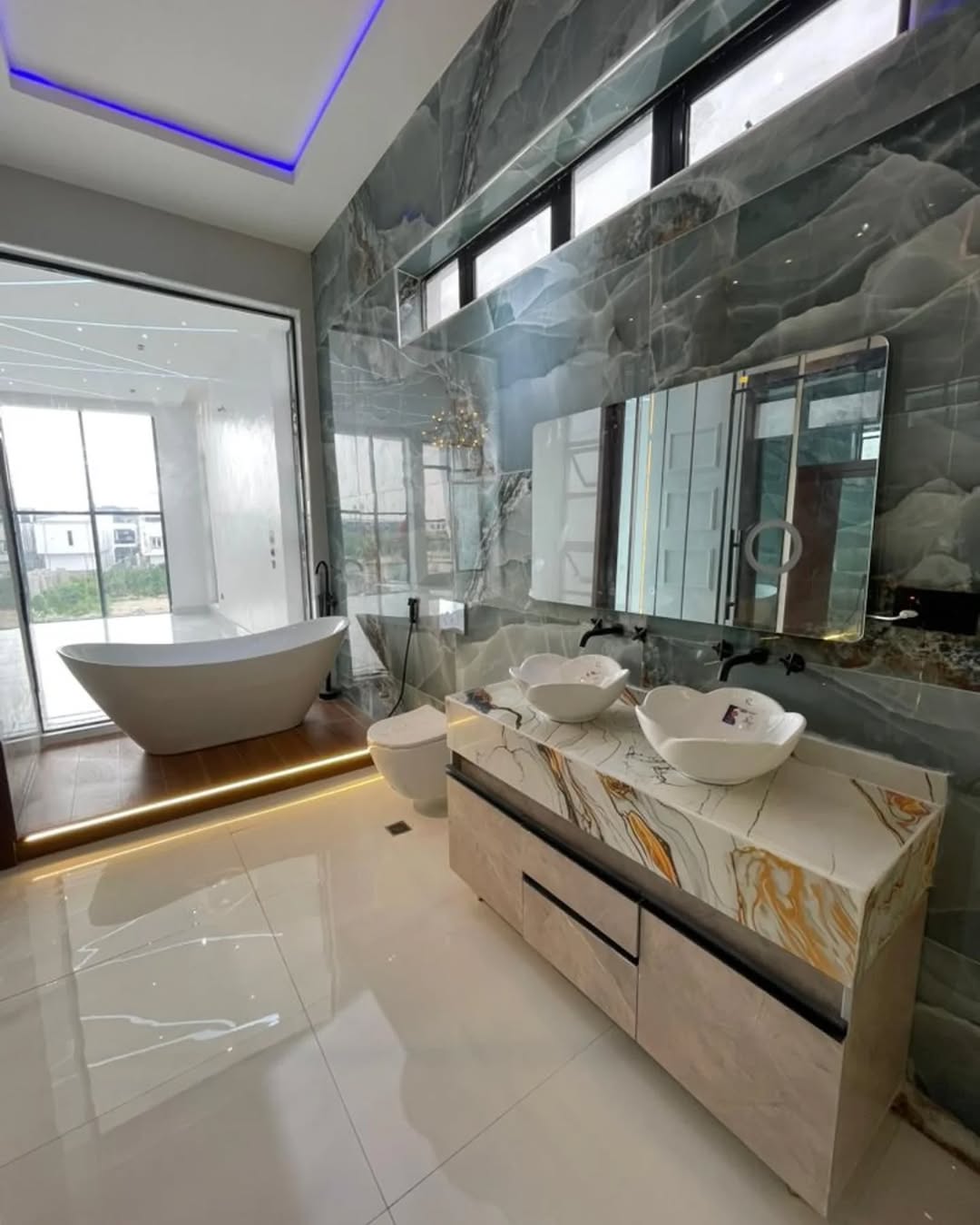 Ajman’s Elite: 5-Bed Duplex with Pool & Smart Tech