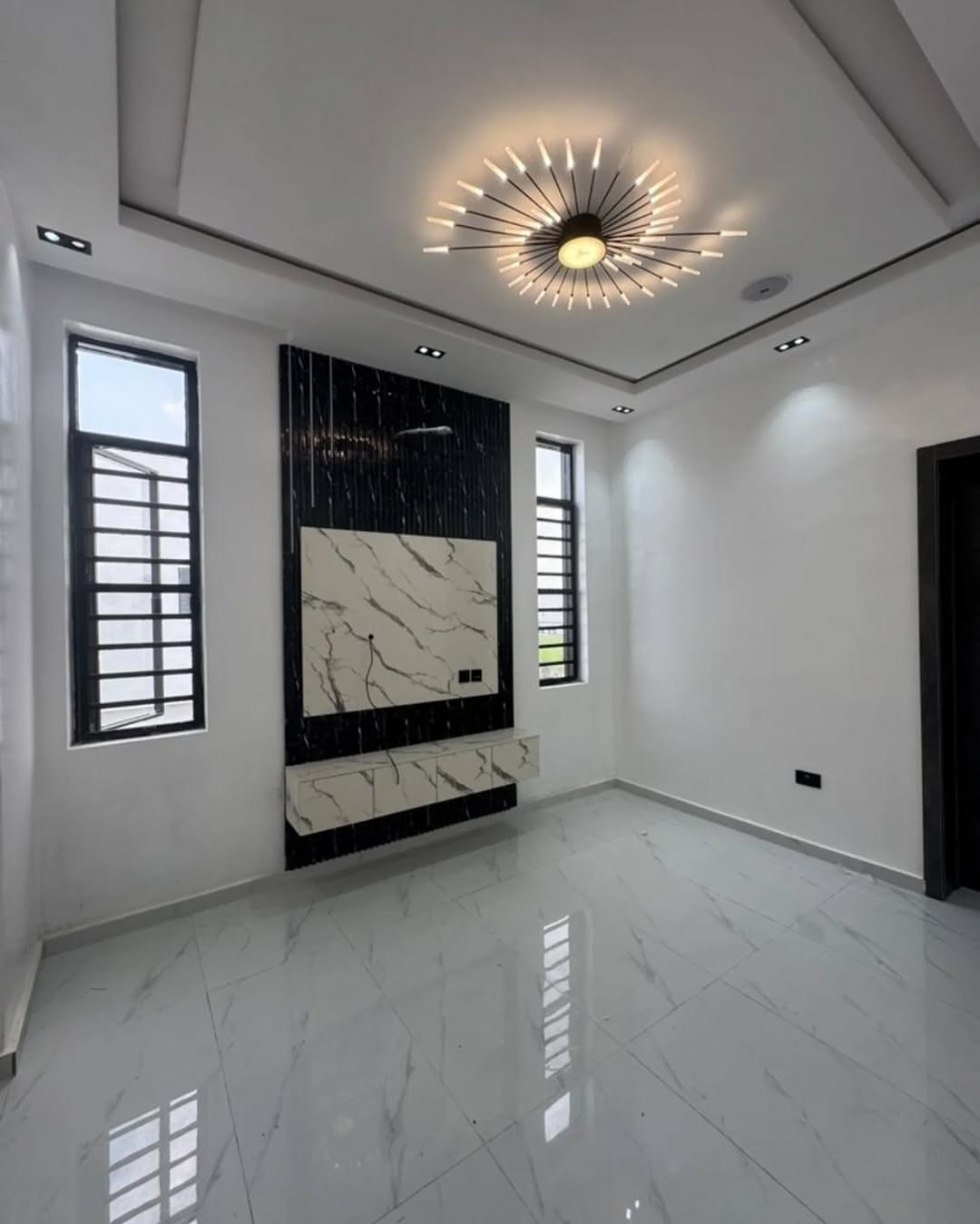 Stunning 5-Bed Duplex with Cinema & Pool in Ajah