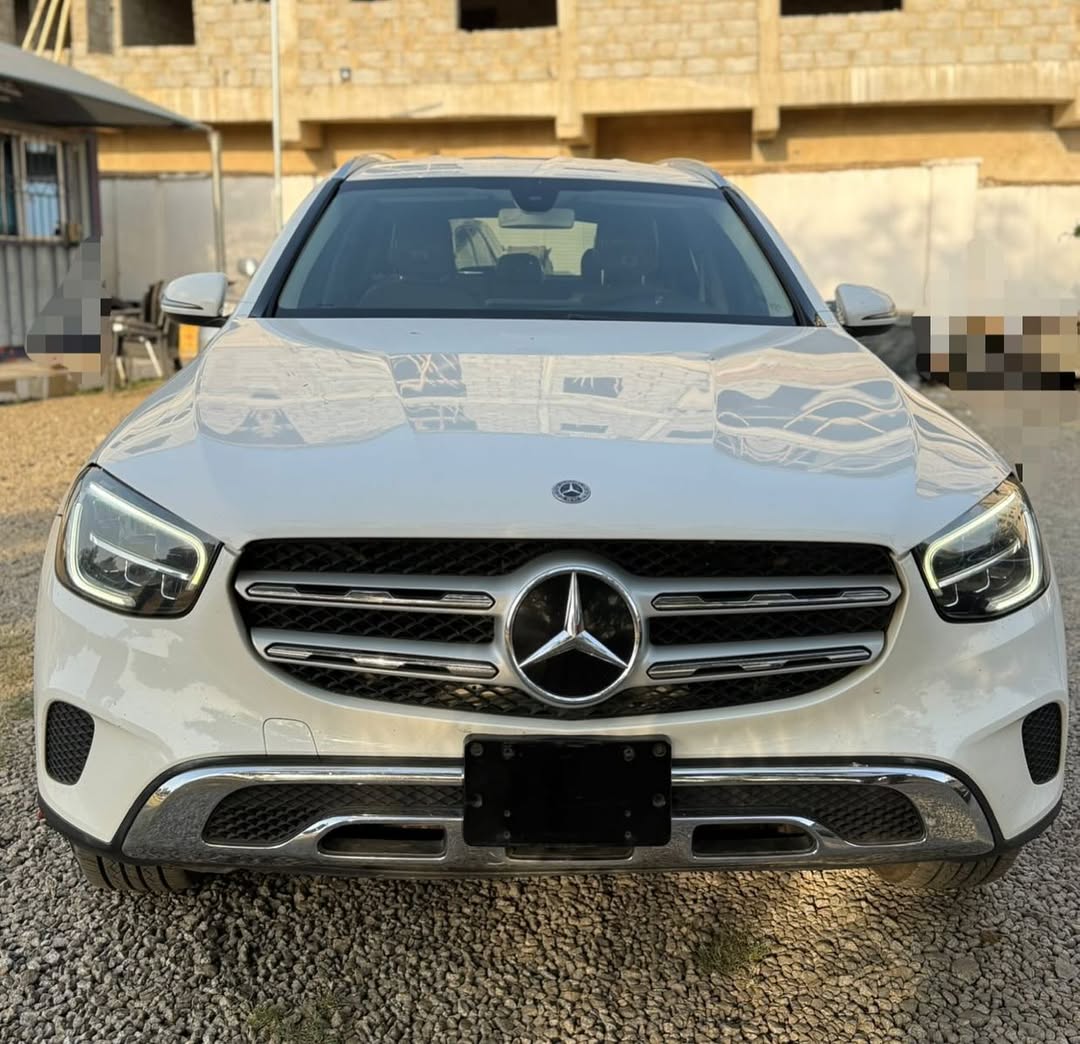 Luxury SUV: Loaded Tech & Heated Seats