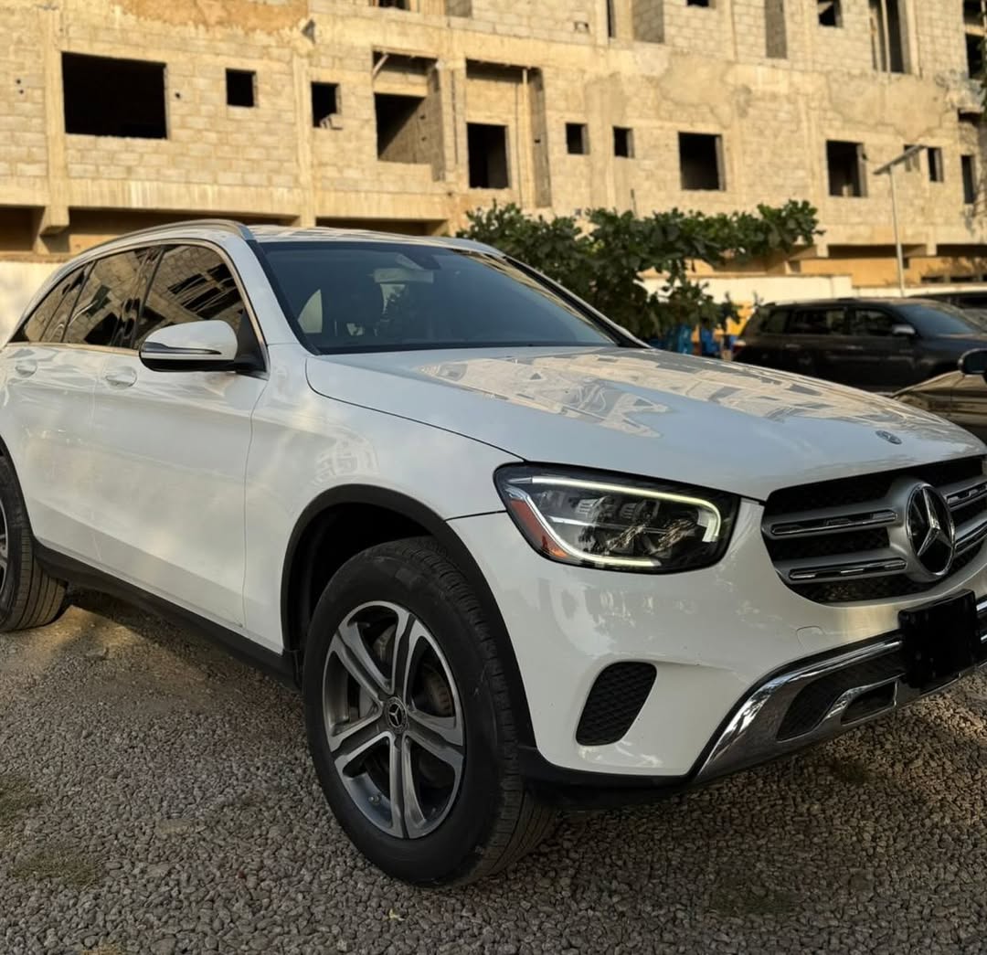 Luxury SUV: Loaded Tech & Heated Seats