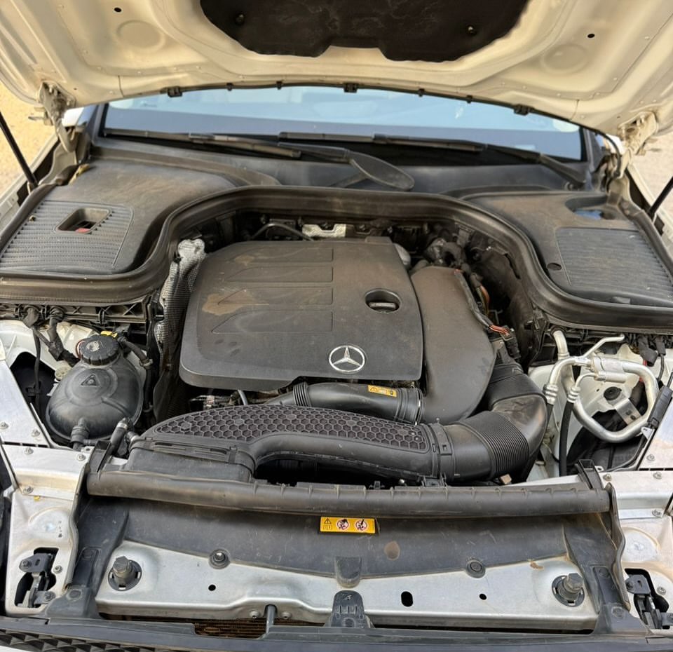 Luxury SUV: Loaded Tech & Heated Seats