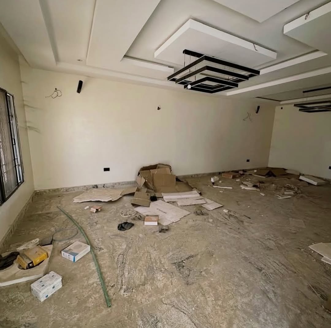 Stunning 5-Bed Terrace Duplex in Serene Mabushi