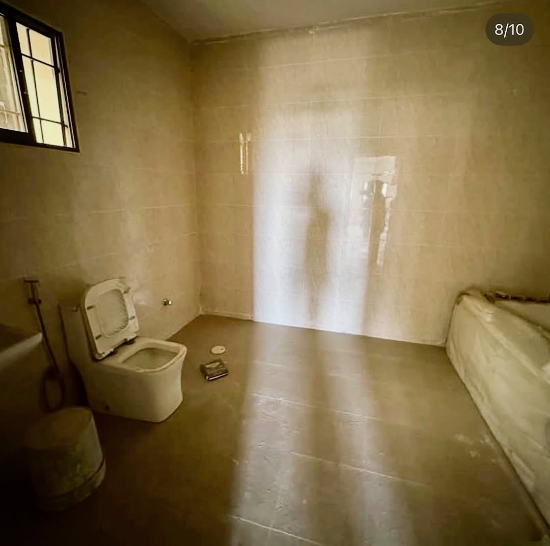 Stunning 5-Bed Terrace Duplex in Serene Mabushi