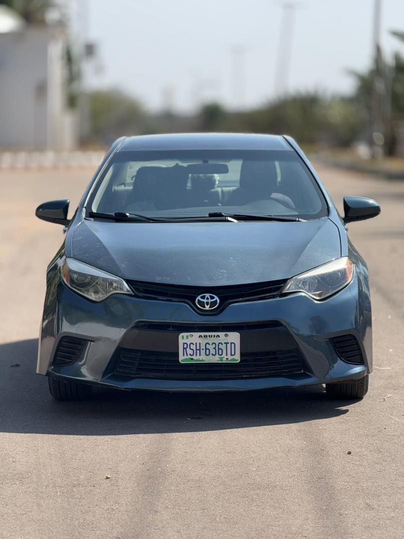 2016 Toyota Corolla LE: Super Clean & Original Papers