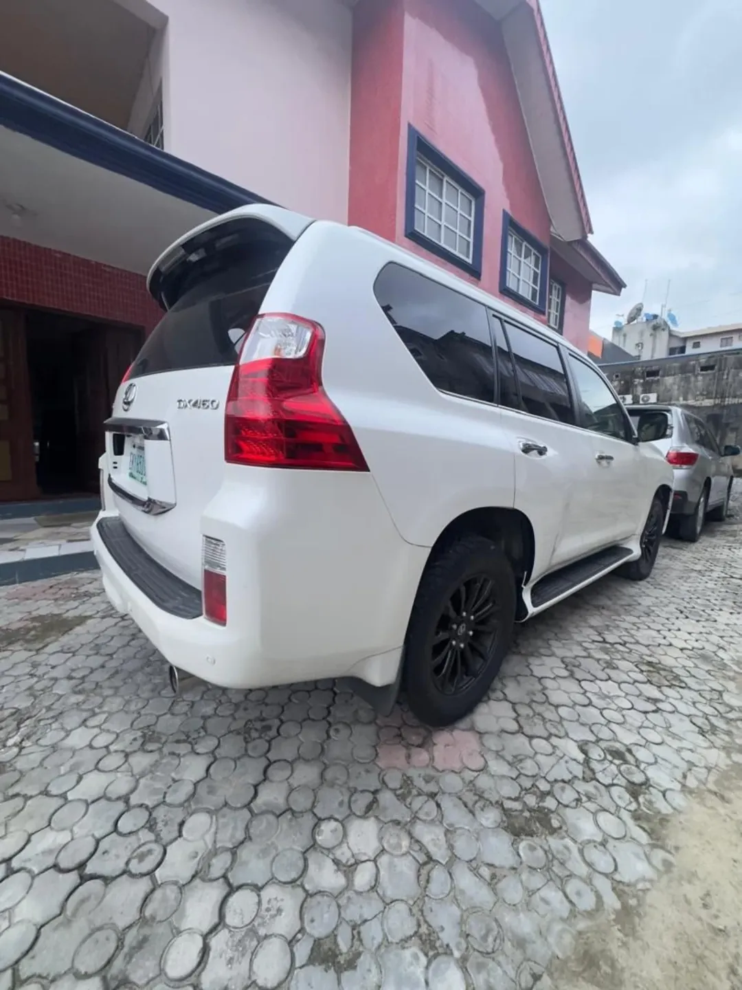 Flawless 2011 Lexus GX460: Untouched Engine