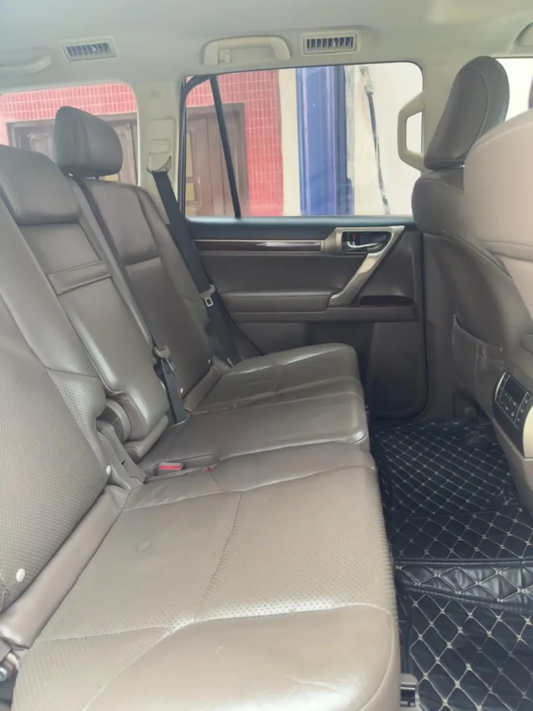 Flawless 2011 Lexus GX460: Untouched Engine