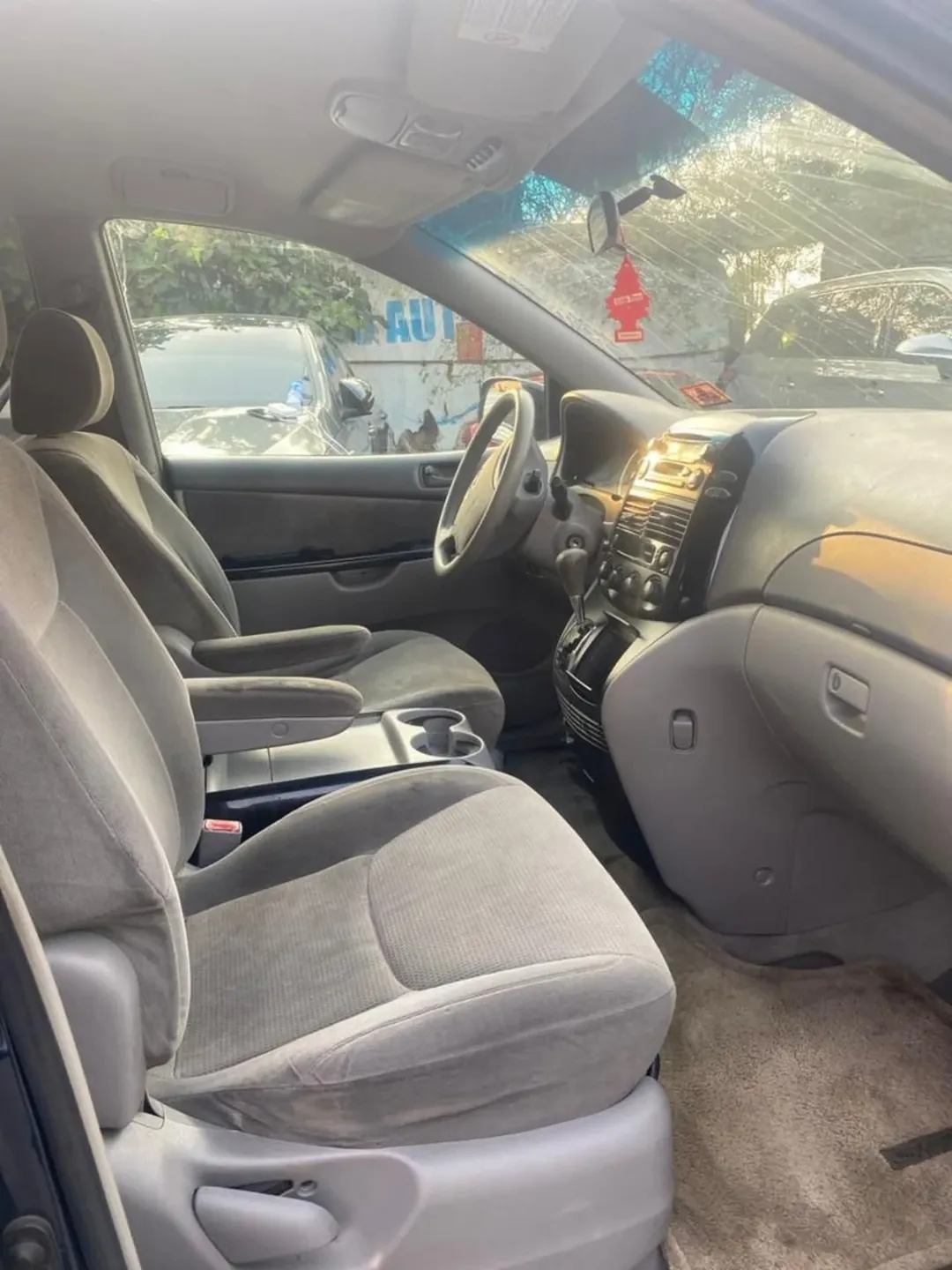 Just Arrived: 2005 Toyota Sienna, Accident-Free