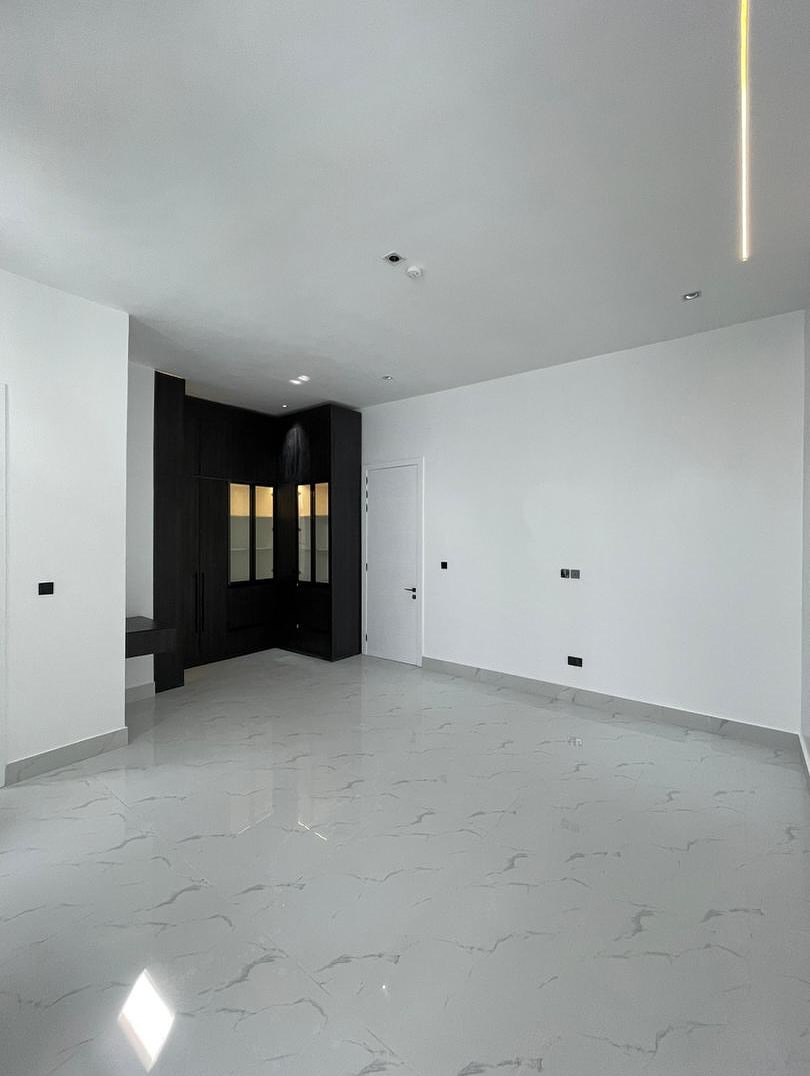 Grand 5-Bed Duplex with Resort-Style Pool in Lekki