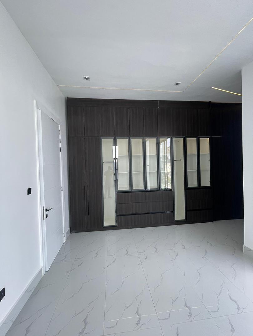 Grand 5-Bed Duplex with Resort-Style Pool in Lekki