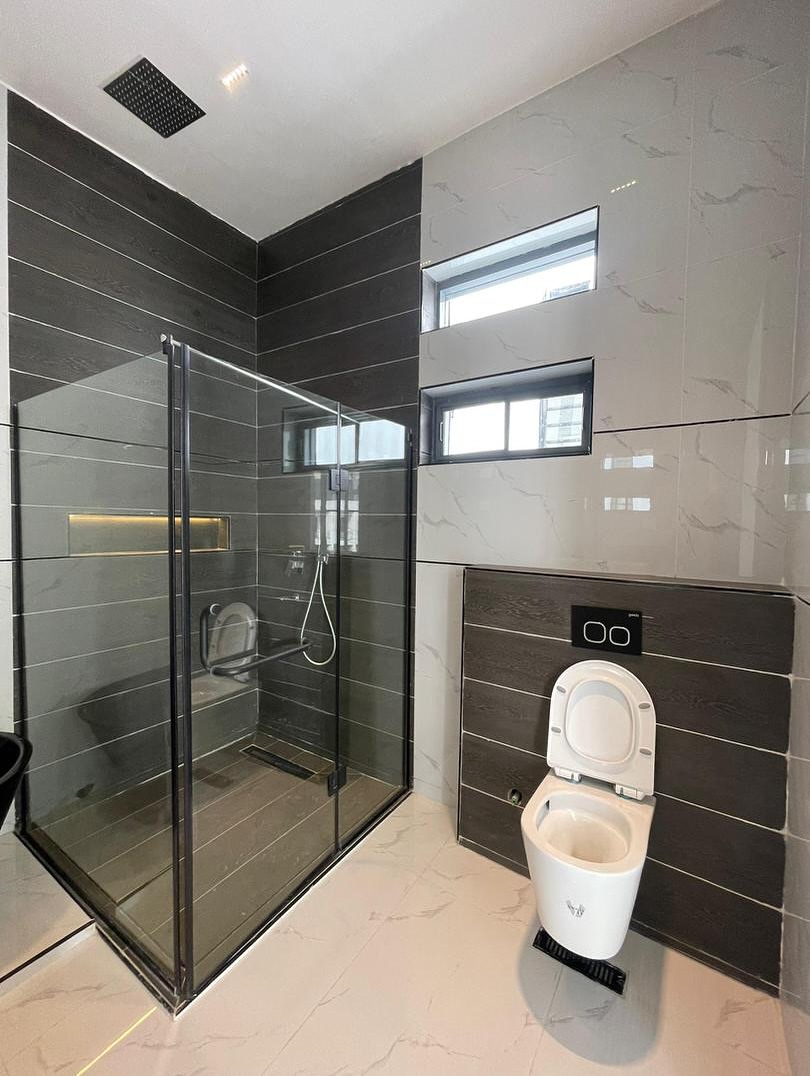 Grand 5-Bed Duplex with Resort-Style Pool in Lekki