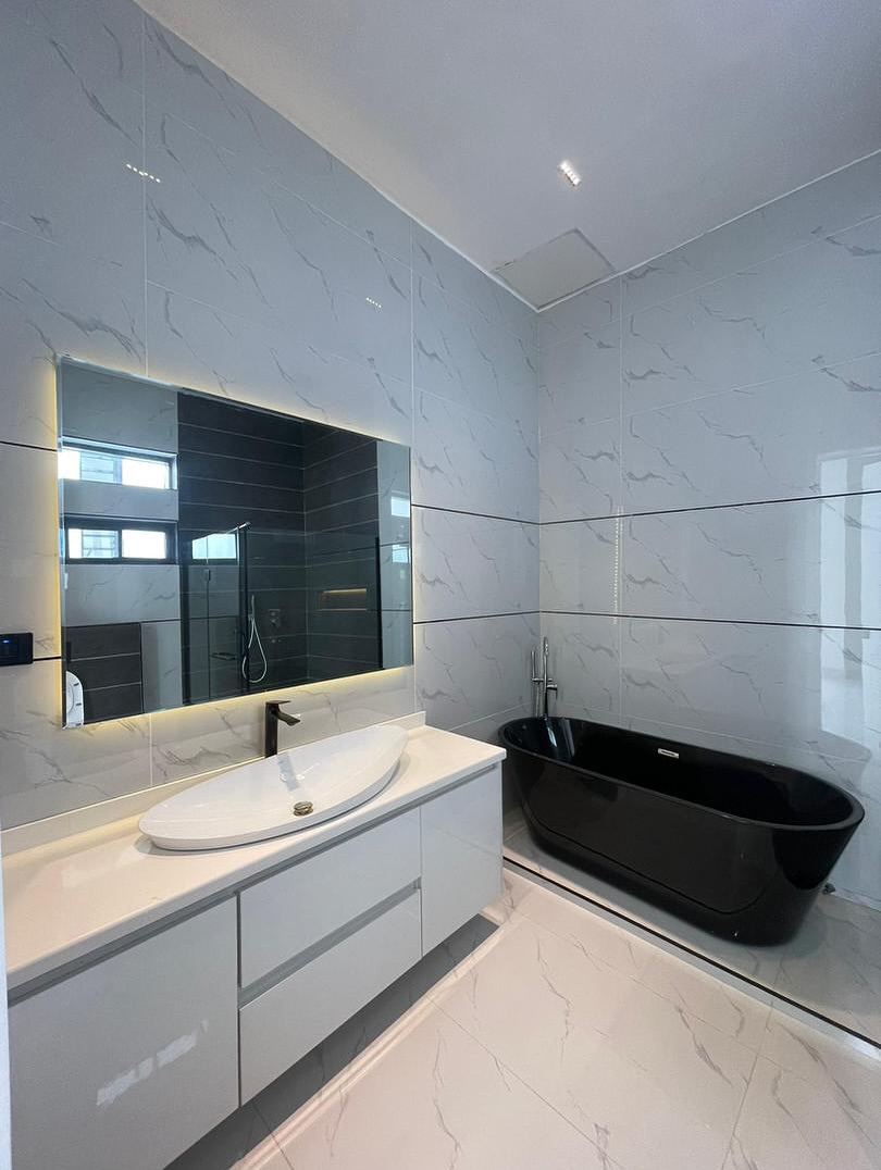 Grand 5-Bed Duplex with Resort-Style Pool in Lekki