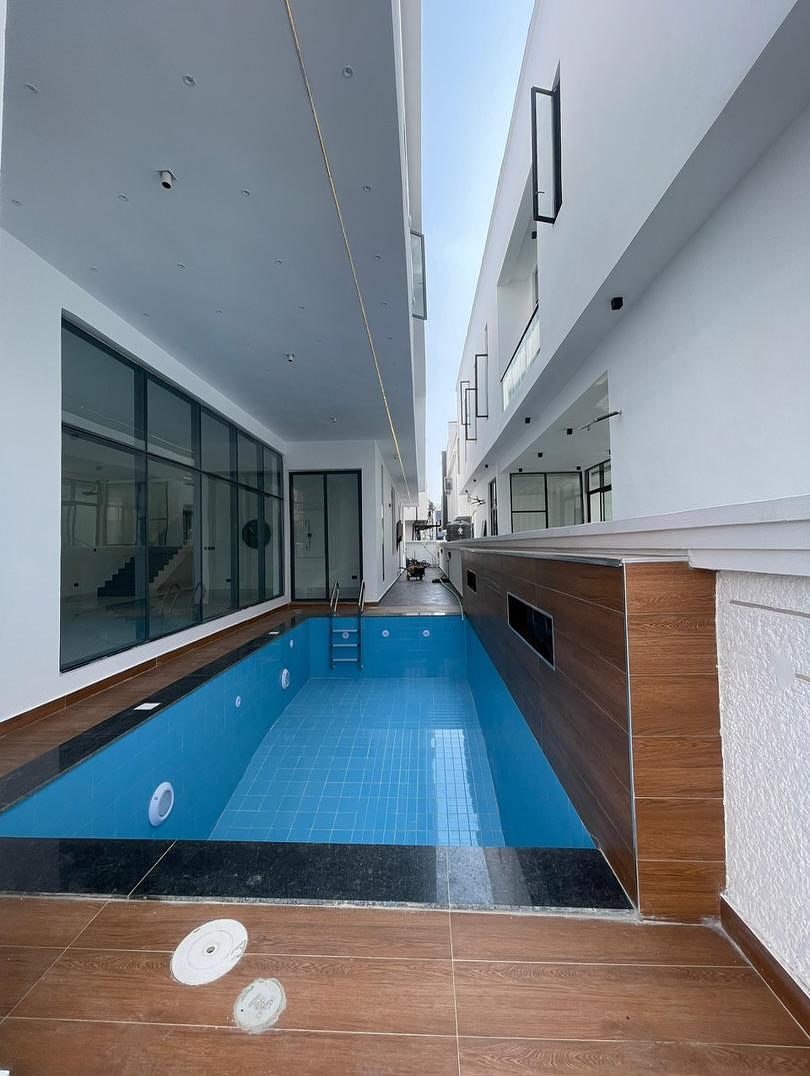 Grand 5-Bed Duplex with Resort-Style Pool in Lekki
