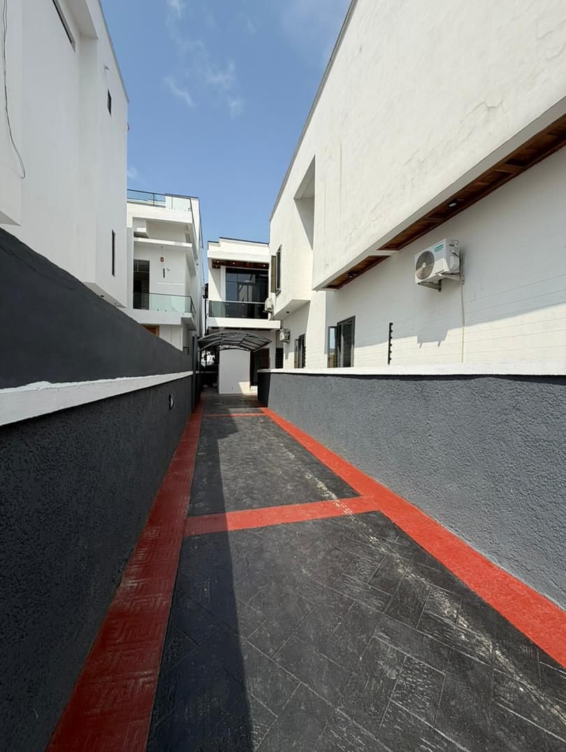 Exquisite 4-Bedroom Duplex in Prime Lekki