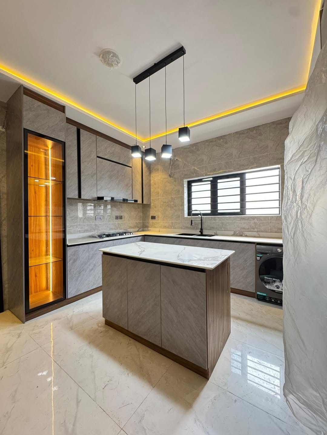 Exquisite 5-Bed Ikate Haven with Jacuzzi & Bulletproof Security