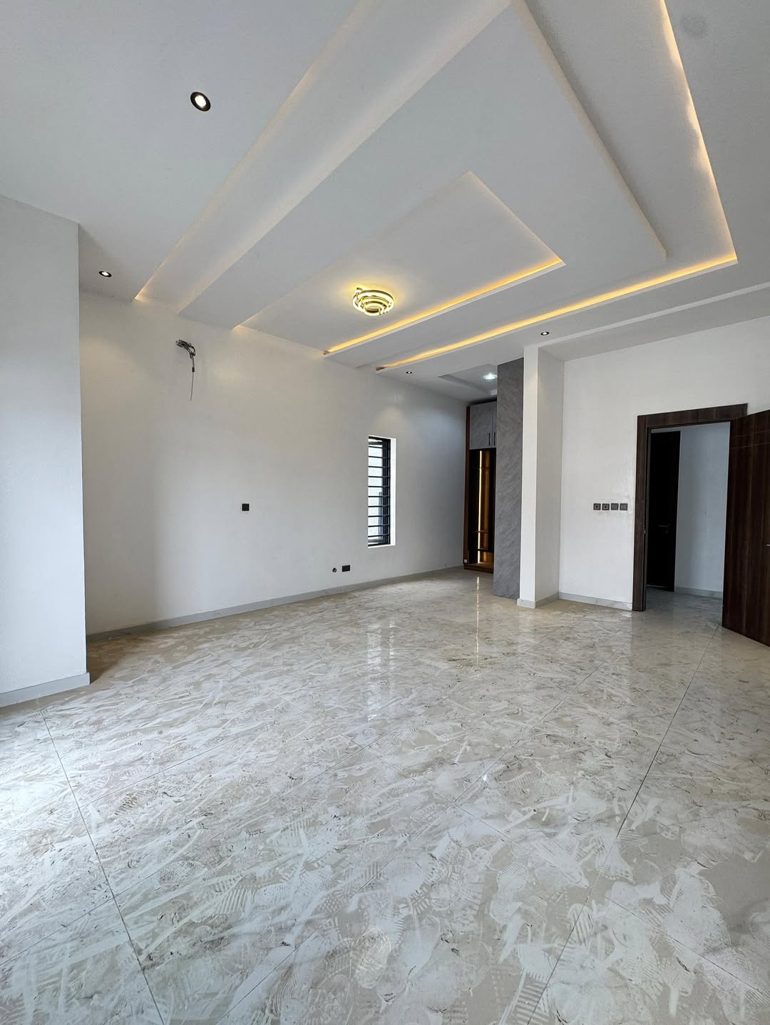 Exquisite 5-Bed Ikate Haven with Jacuzzi & Bulletproof Security