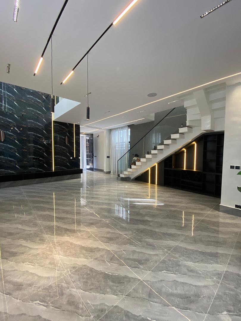 Spacious 5-Bedroom Haven in Serene Chevron Estate