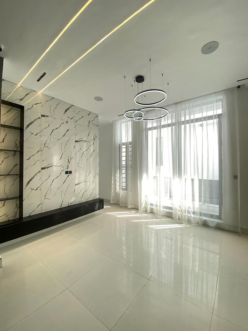 Spacious 5-Bedroom Haven in Serene Chevron Estate