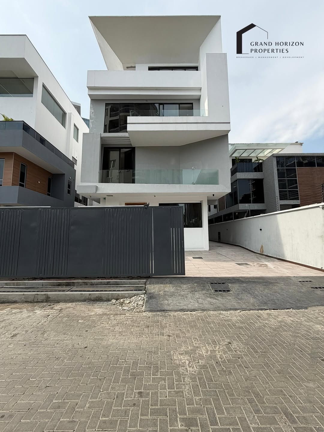 Ikoyi’s Ultimate Smart Home: Pool, Cinema & Rooftop Views