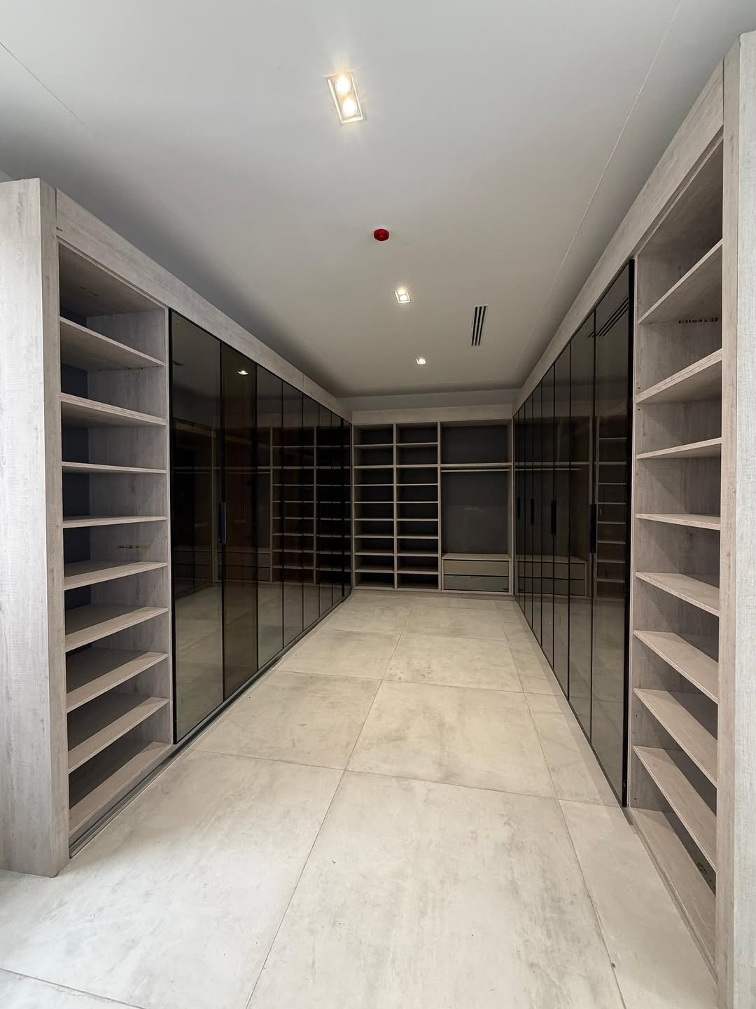 Ikoyi’s Ultimate Smart Home: Pool, Cinema & Rooftop Views