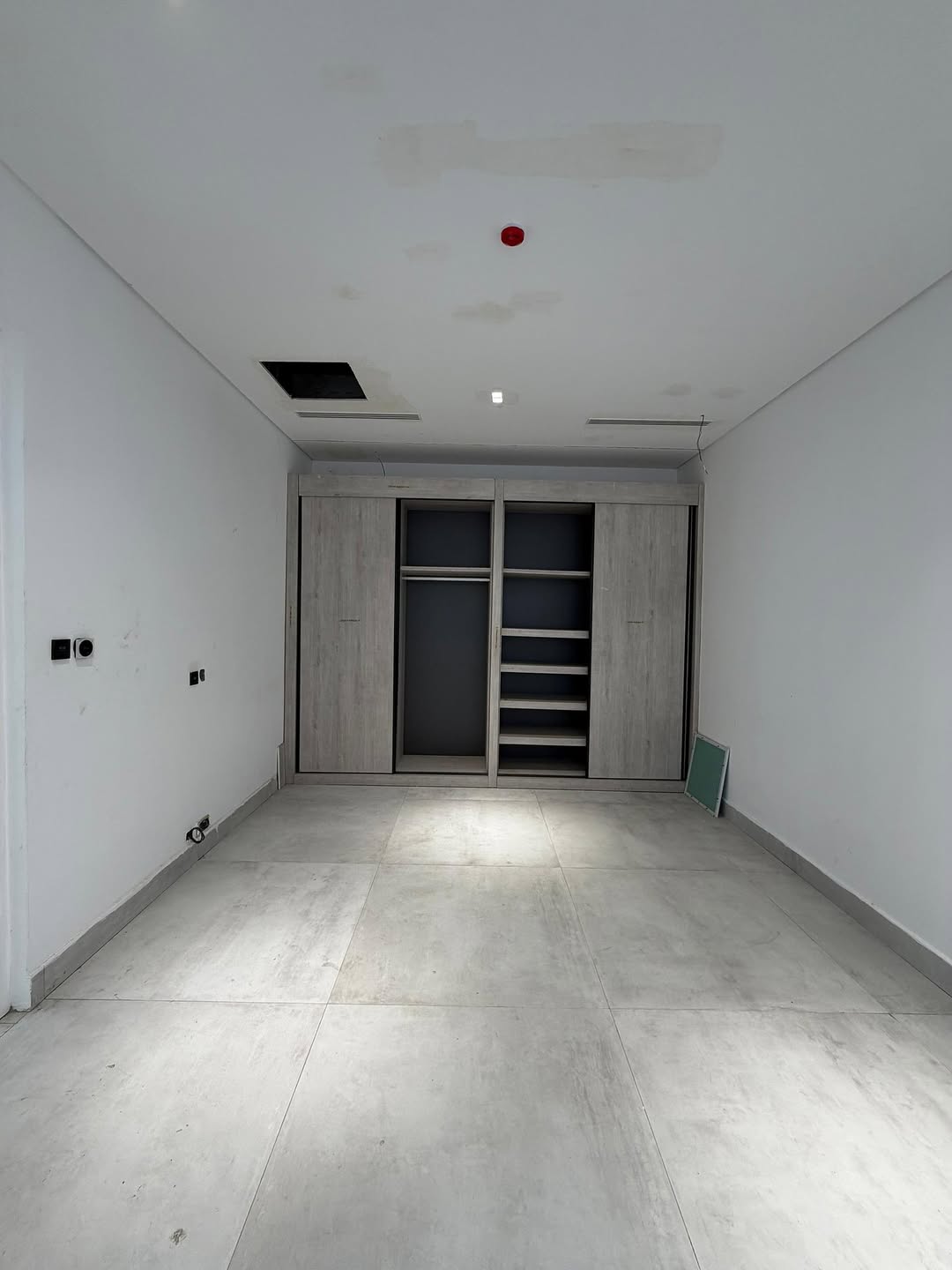 Ikoyi’s Ultimate Smart Home: Pool, Cinema & Rooftop Views