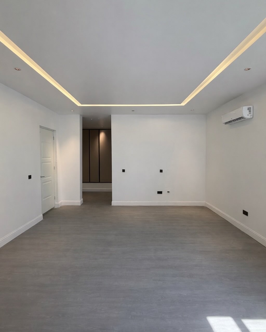Elevator Luxury: 6-Bed Duplex with Pool in Kado
