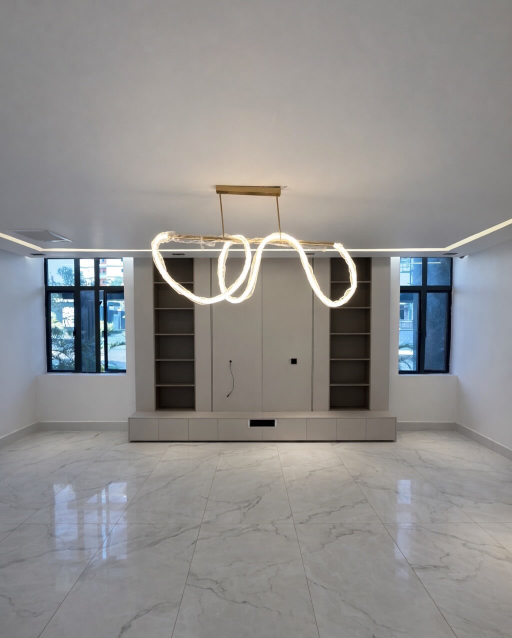 Elevator Luxury: 6-Bed Duplex with Pool in Kado