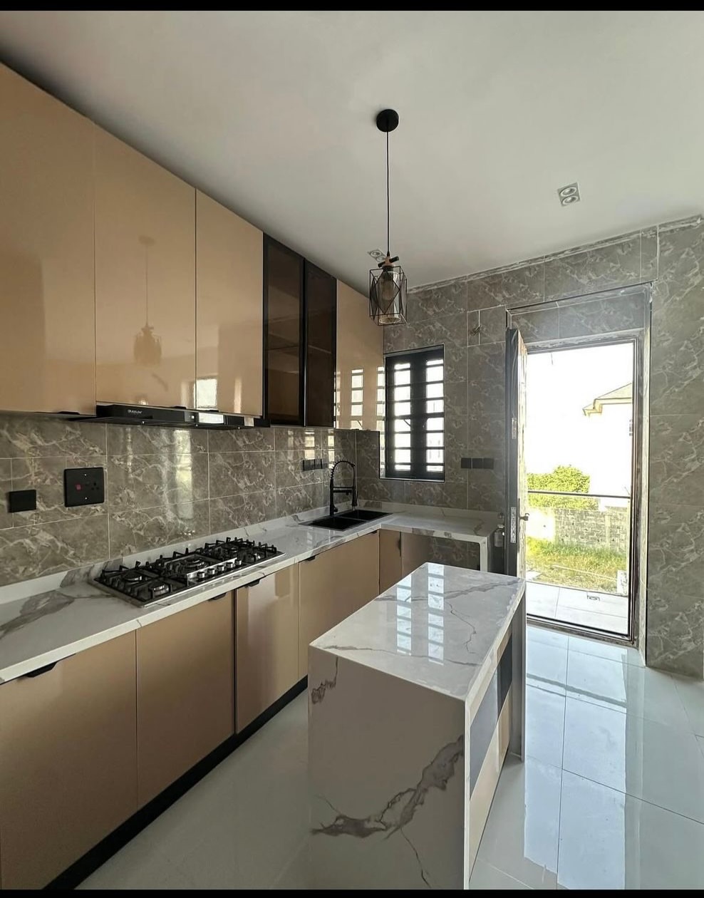 Lekki’s Newest Gem: 2-Bed Ensuite with Walk-In Closet