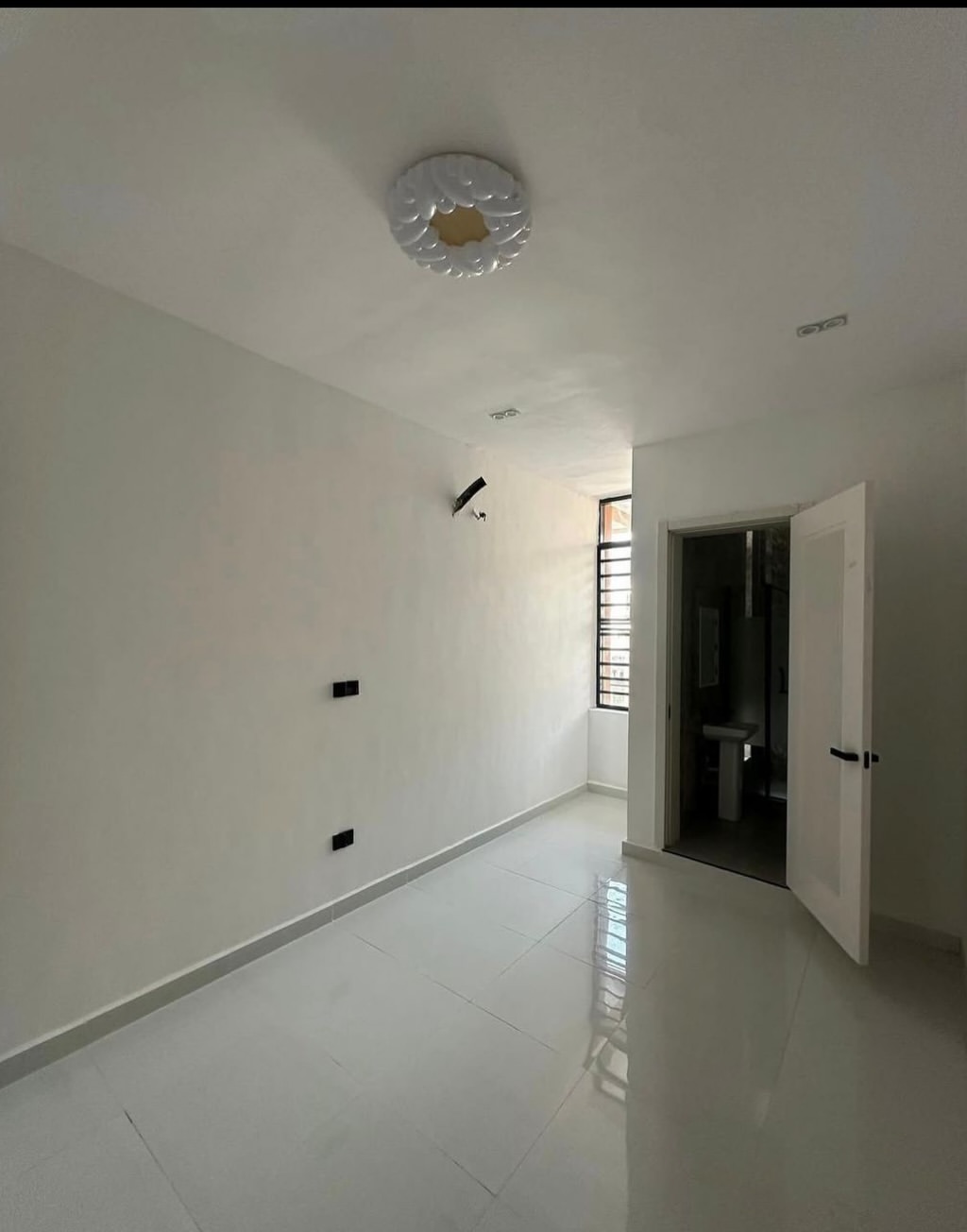 Lekki’s Newest Gem: 2-Bed Ensuite with Walk-In Closet