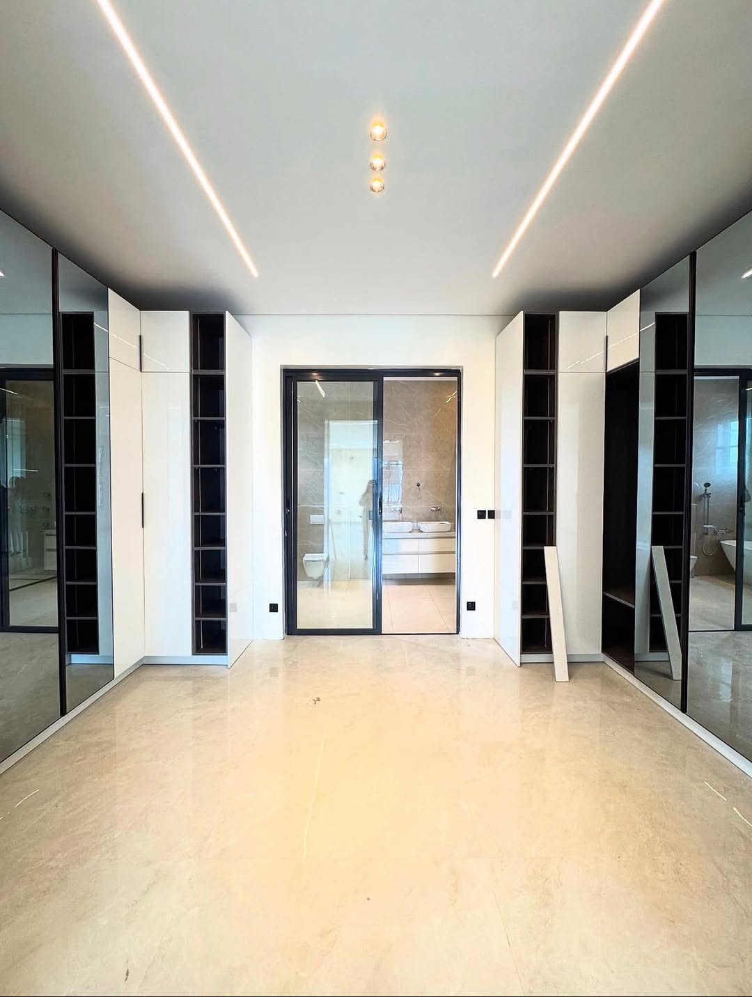 Elevated Living in Chevron: 5-Bedroom Oasis with Pool & Rooftop