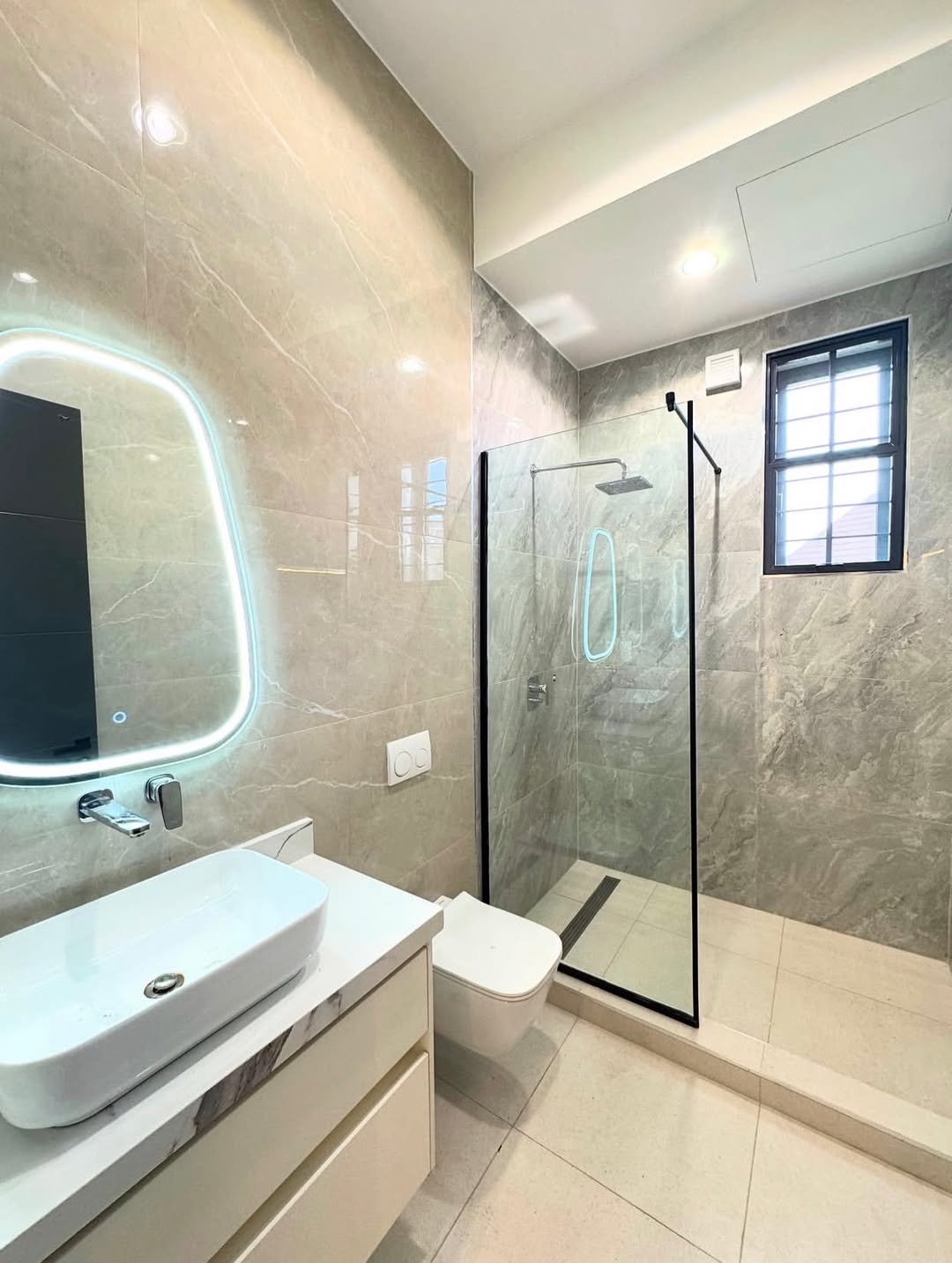 Elevated Living in Chevron: 5-Bedroom Oasis with Pool & Rooftop