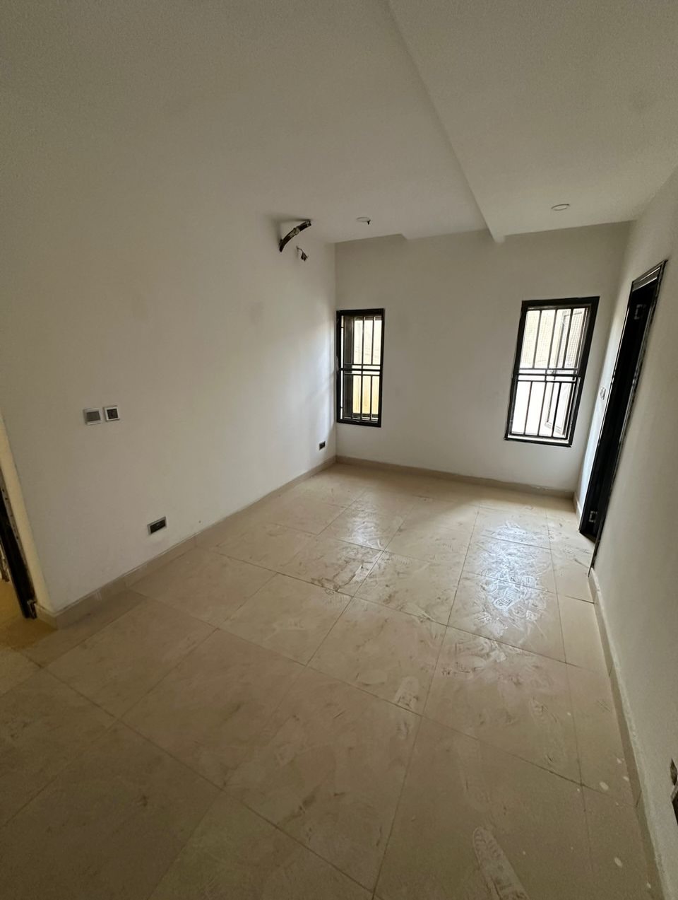 Serene Ground-Floor Haven in Jahi