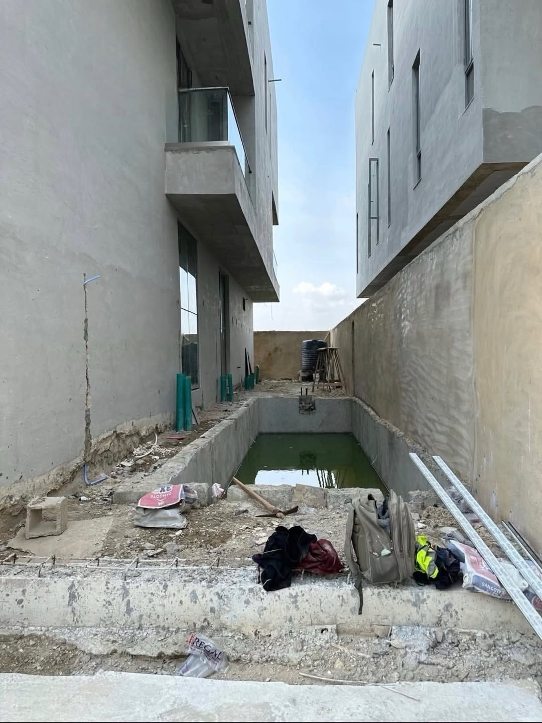 Lagos Luxury: 5-Bedroom Estate with Private Cinema & Pool