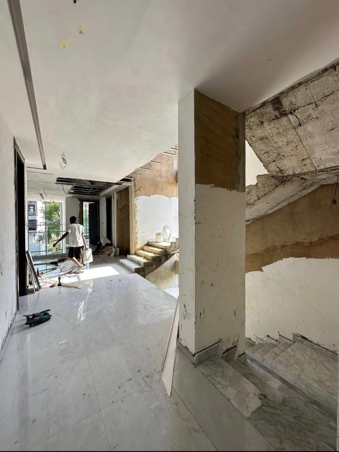 Lagos Luxury: 5-Bedroom Estate with Private Cinema & Pool