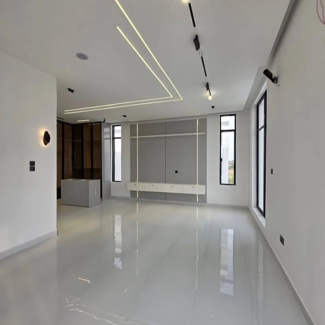 Chevron’s Crown Jewel: 5-Bedroom Haven with Pool