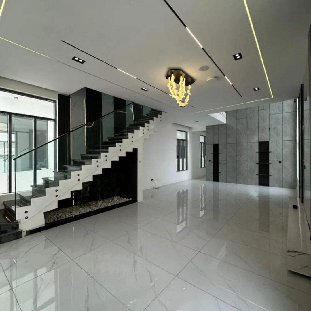 Chevron’s Crown Jewel: 5-Bedroom Haven with Pool