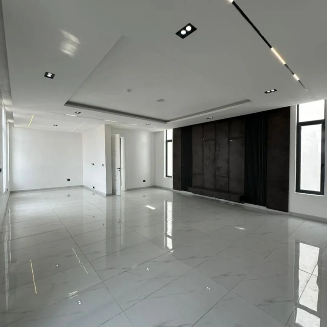 Chevron’s Crown Jewel: 5-Bedroom Haven with Pool