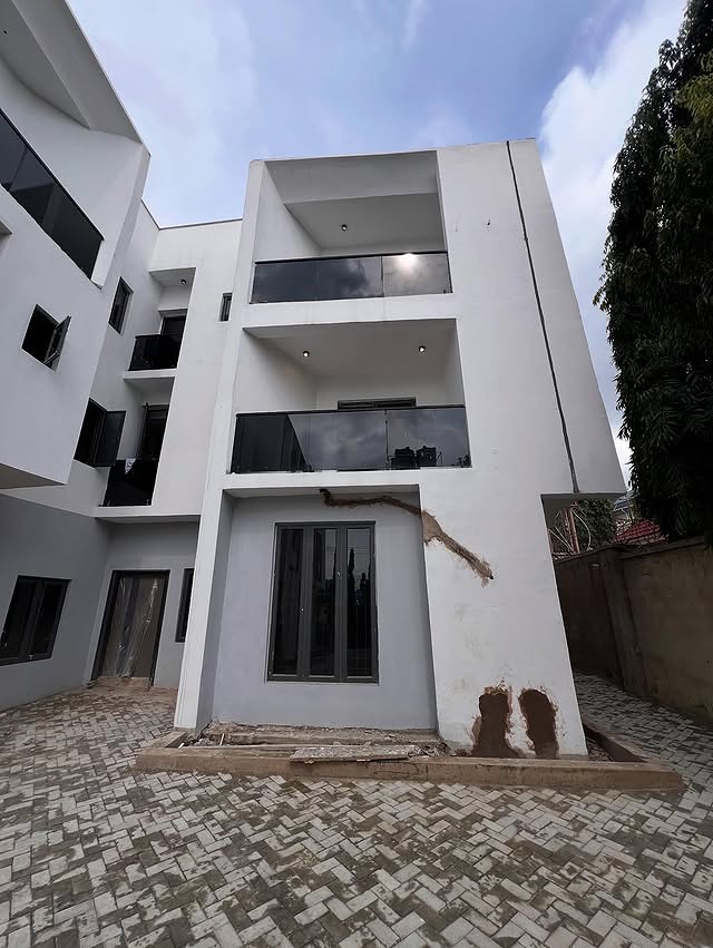 Exquisite 5-Bed Terrace Dulex with Pool in Mabushi