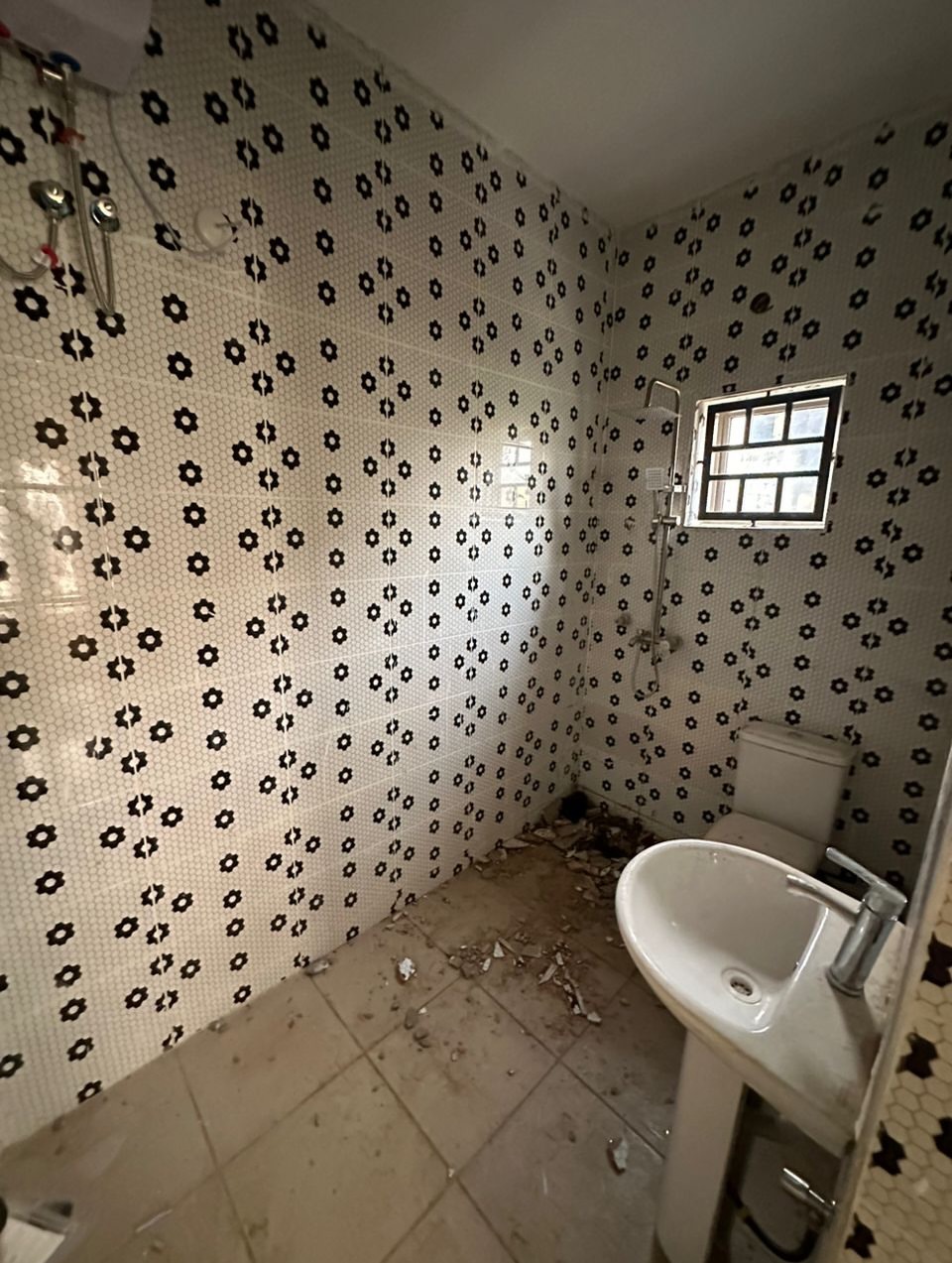 Prime Abuja Investment: 9-Unit Cashflow Gem in Durumi