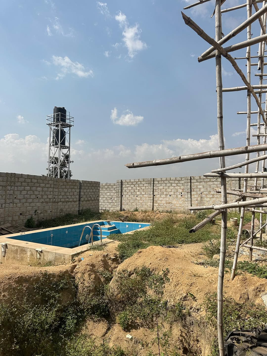 Sleek 3-Bedroom Duplex with Pool in Serene Lugbe